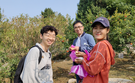 【工会活动】化学与材料科学学院开展秋游采摘活动